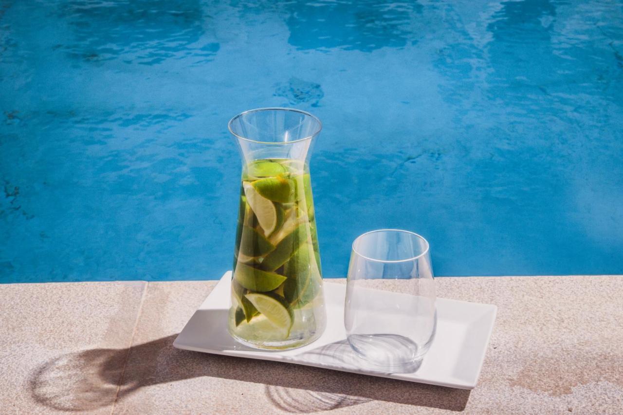 Amity Suites - Adults Only Fira  Ngoại thất bức ảnh