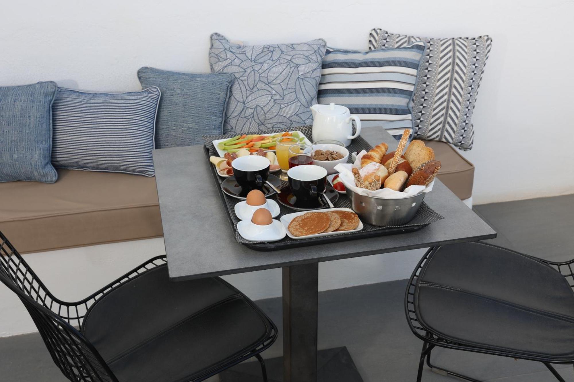 Amity Suites - Adults Only Fira  Phòng bức ảnh