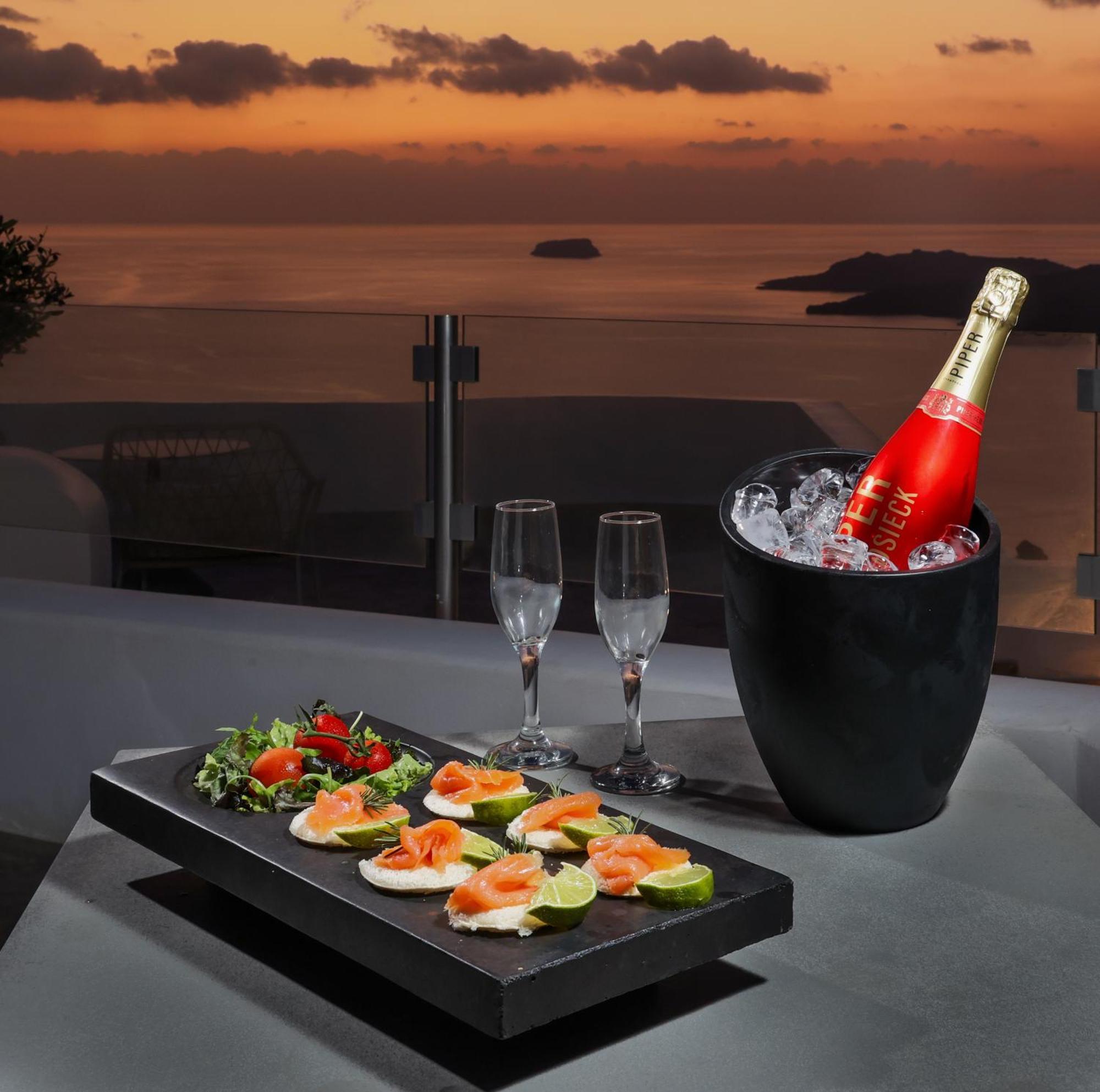 Amity Suites - Adults Only Fira  Ngoại thất bức ảnh