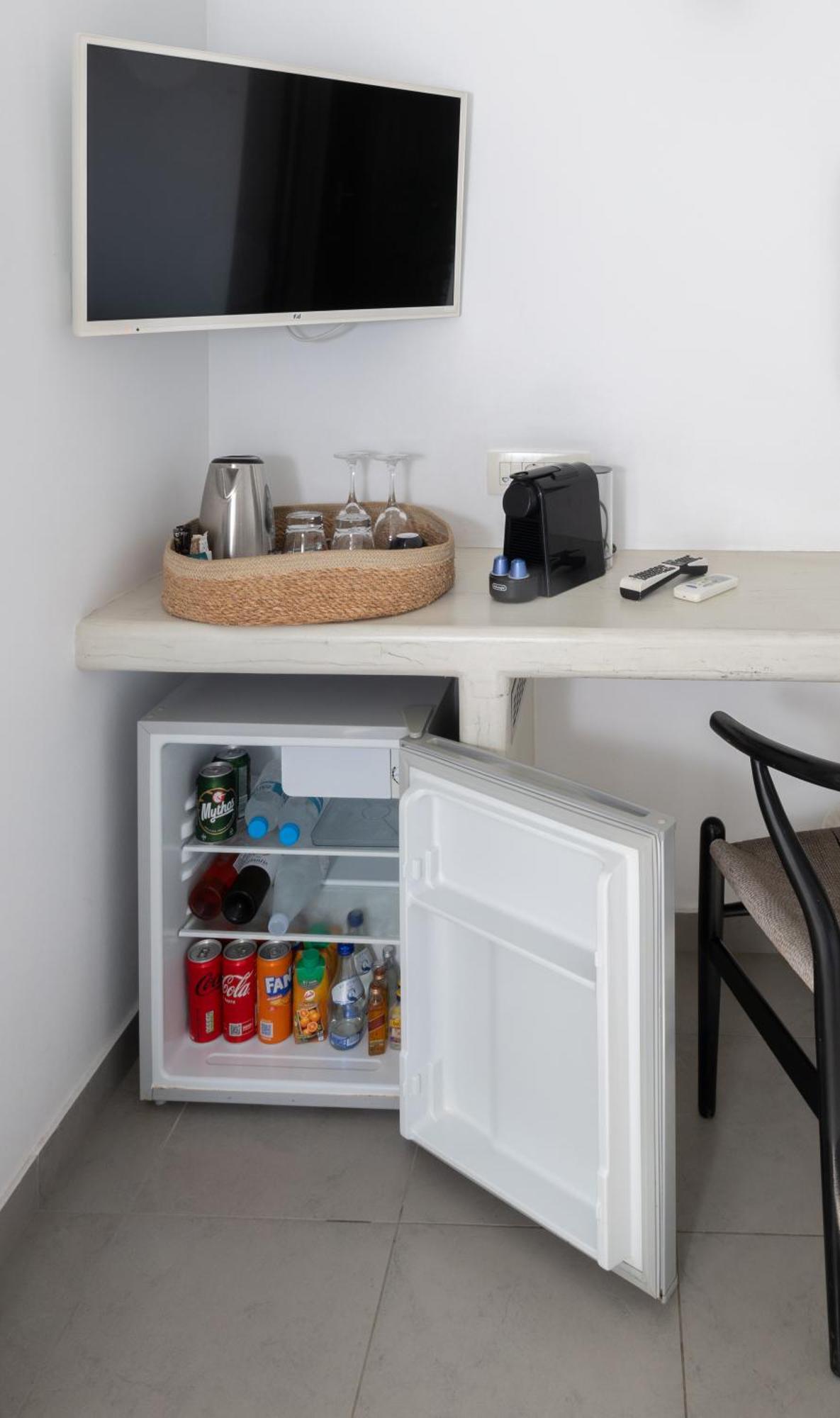 Amity Suites - Adults Only Fira  Phòng bức ảnh